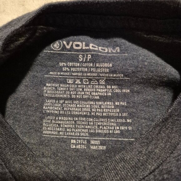 Volcom youth Small blue & white short sleeve shirt, VGUC - Picture 2 of 3